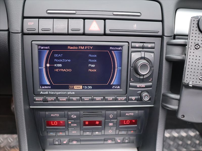 Audi A4 2,5 TDI  120kW MAN Cabriolet - fotka 22 z 31