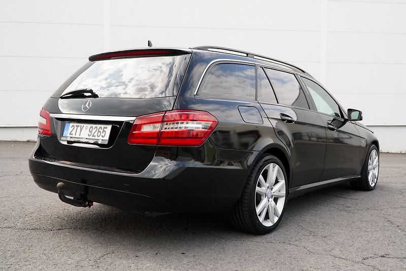 Mercedes-Benz Třídy E 220 CDI BlueEfficiency - fotka 12 z 29