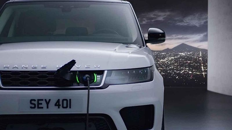 Range Rover Sport SVR.