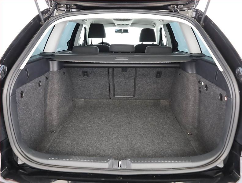 Škoda Octavia (2012) 1.6 TDI, Navi, Tempomat - fotka 13 z 14