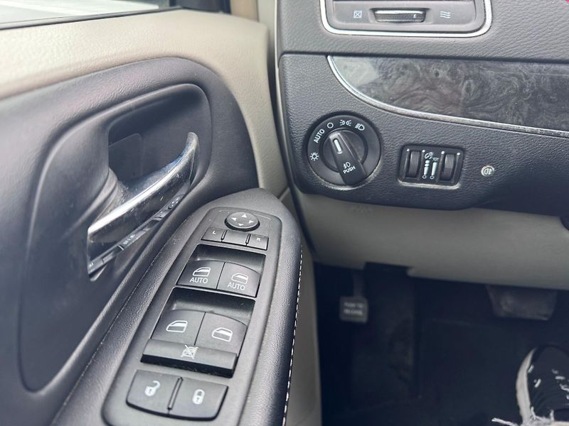 Chrysler Town & Country (2014) 3,6 RT Penta DVD 2014 - fotka 22 z 23