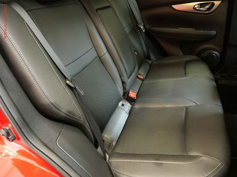Nissan Qashqai (2018) 1.2 DIG-T, 2.maj, N-Connecta - fotka 13 z 21