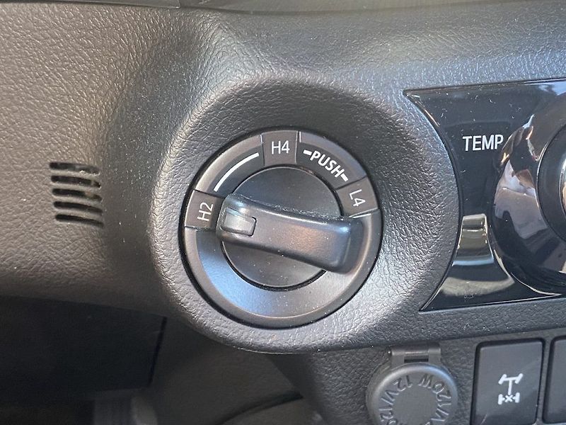 Toyota Hilux 2.4D, ČR, Executive, DPH - fotka 15 z 18