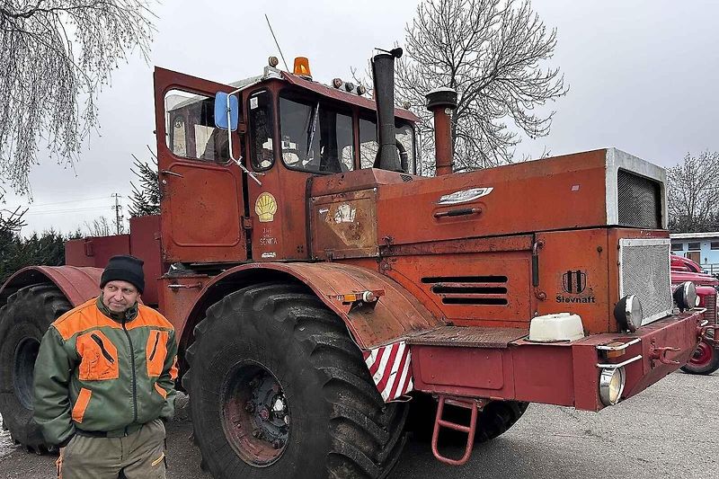 Táta, brácha a já, jedeme v tom spolu. V Suchém pořádali v pondělí vánoční jízdu traktorů.