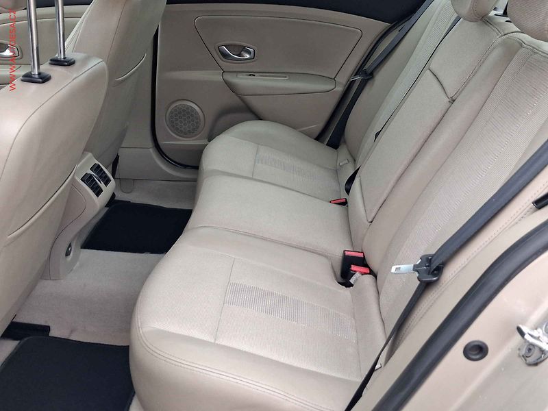 Renault Fluence (2010) 1.6 i, ČR, autoAC, temp. - fotka 10 z 19