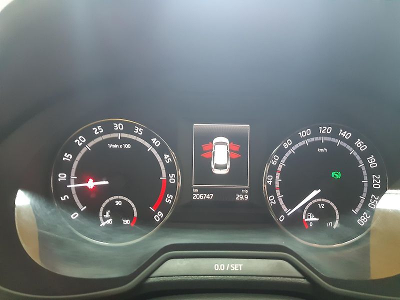 Škoda Octavia RS 2.0 TDI COMBI NAVI - fotka 19 z 28