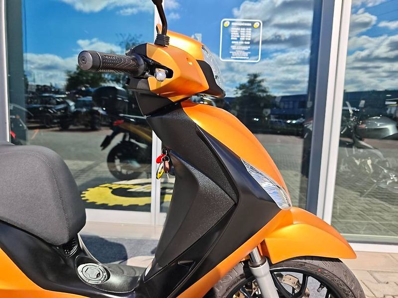 Piaggio Medley 125 (2025) najeto 1.801 Km - fotka 10 z 19