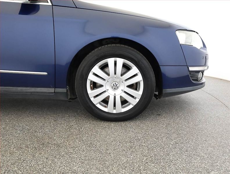 Volkswagen Passat (2005) 2.0 TDI, nová STK - fotka 12 z 15