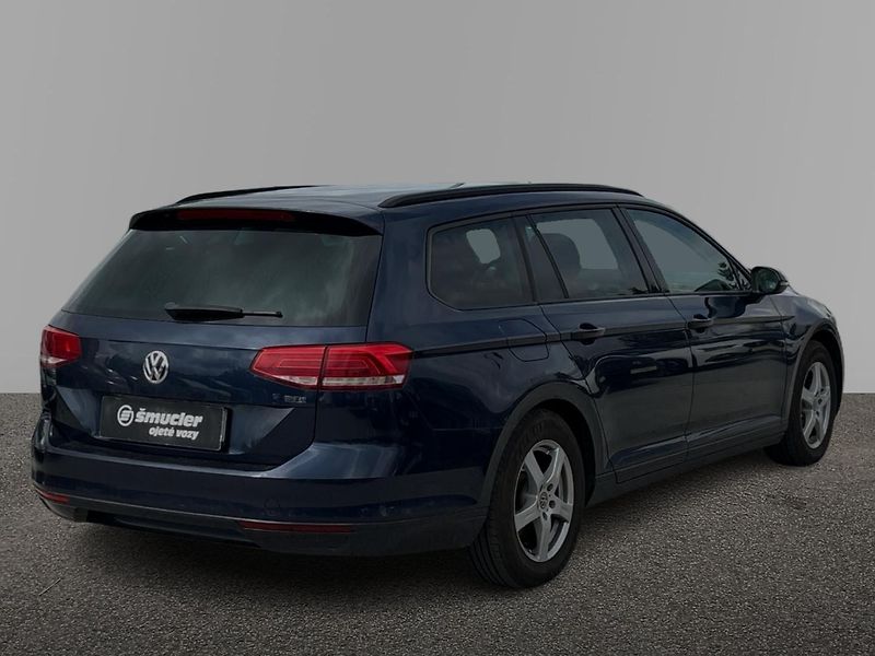 Volkswagen Passat Trendline - fotka 4 z 7