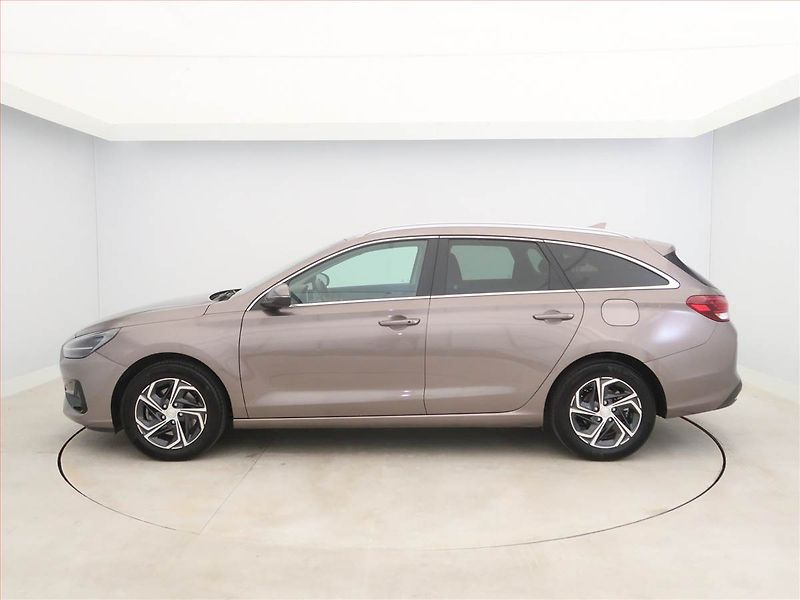 Hyundai i30 (2023) Smart 1.5 DPI, Serv.kniha - fotka 3 z 17