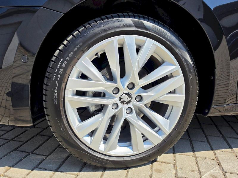 Škoda Octavia (2025) COMBI 2,0TDI 110KW DSG Exclusi - fotka 33 z 35