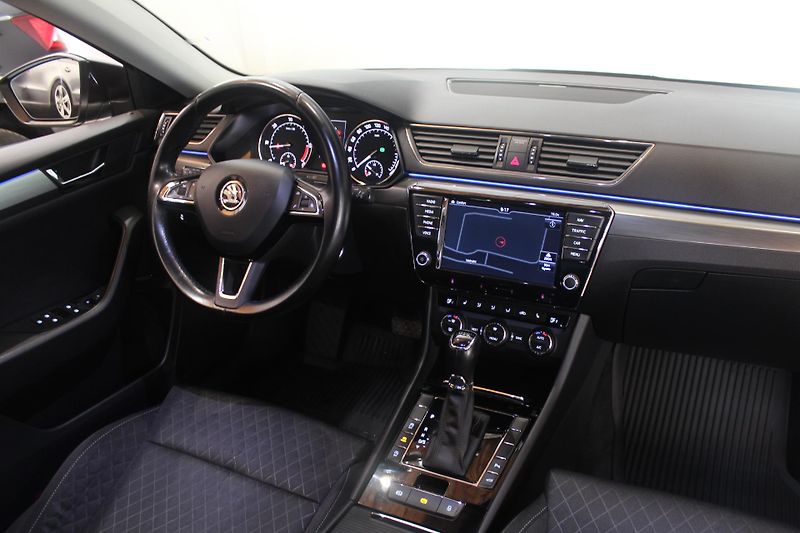 Škoda Superb (2015) 2.0TDI DSG STYLE+ Navi LED - fotka 31 z 43