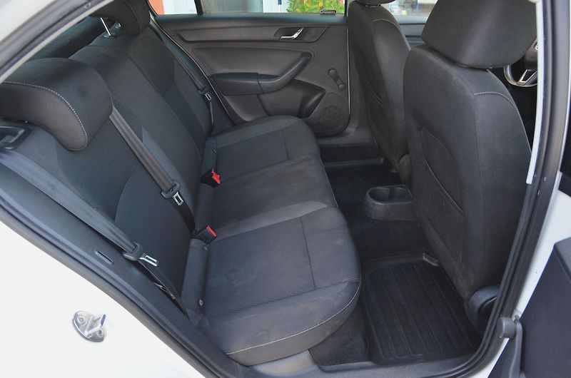 Škoda Rapid (2014) 1.2 TSi 63kW AMBITION / ČR - fotka 10 z 28