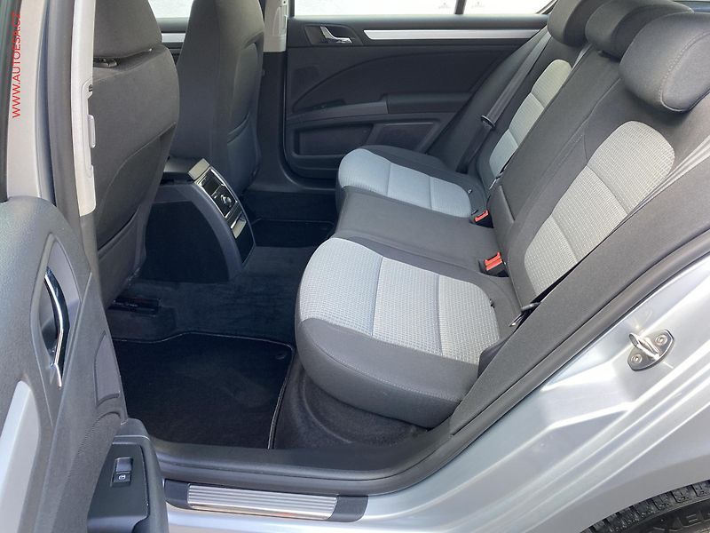 Škoda Superb (2012) 2.0 TDi, Ambition - fotka 10 z 16
