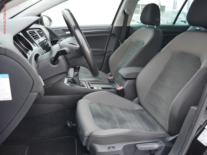 Volkswagen Golf (2018) 1.4 TSI, ČR, LED, AC - fotka 9 z 26