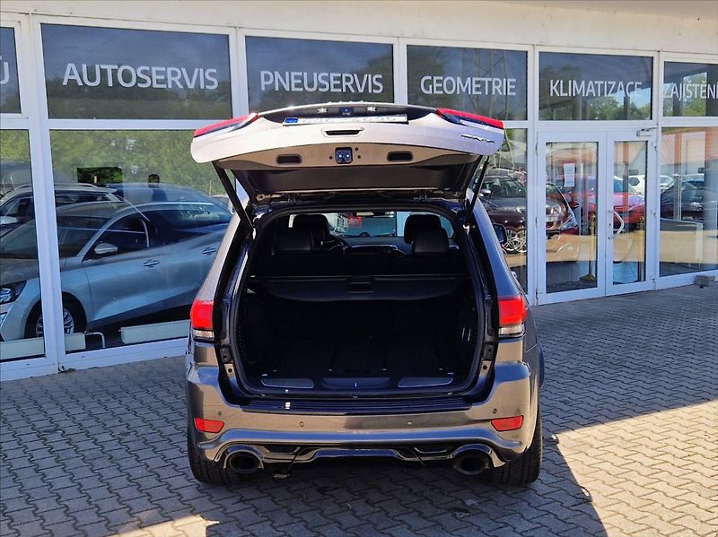 Jeep Grand Cherokee 6,4 i SRT 344kW NAVI TOPSTAV - fotka 9 z 32