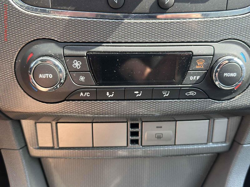 Ford Focus (2010) 2.0 16V, AC, tempo - fotka 15 z 17