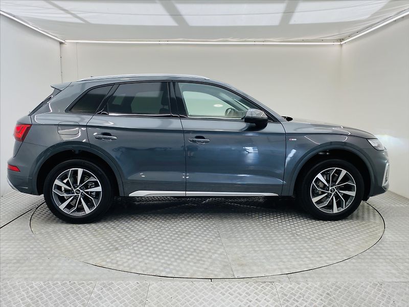 Audi Q5 2,0 S-LINE 40TFSI 150kW - fotka 24 z 26