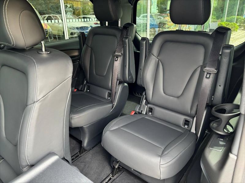 Mercedes-Benz Třídy V (2026) 2,0 300 d / Exclusive / L / 4M - fotka 6 z 8