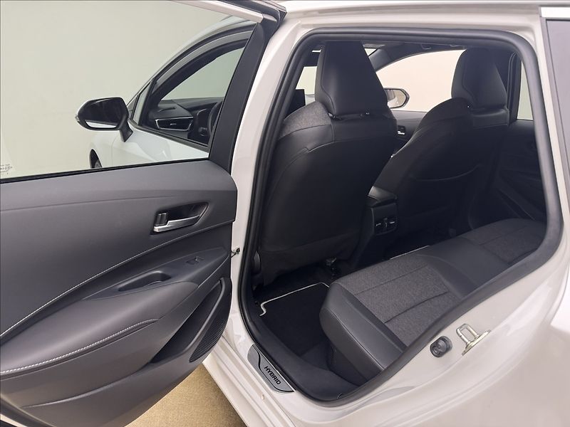 Toyota Corolla 1,8 HYBRID STYLE ACC 1.MAJ ČR - fotka 37 z 42