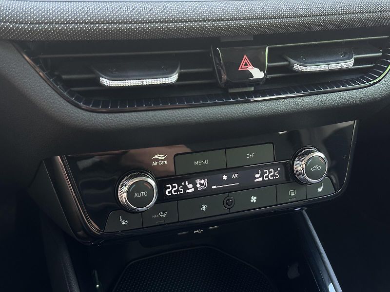 Škoda Fabia 1.0TSi 95PS LED V.Cockpit Clim - fotka 20 z 34