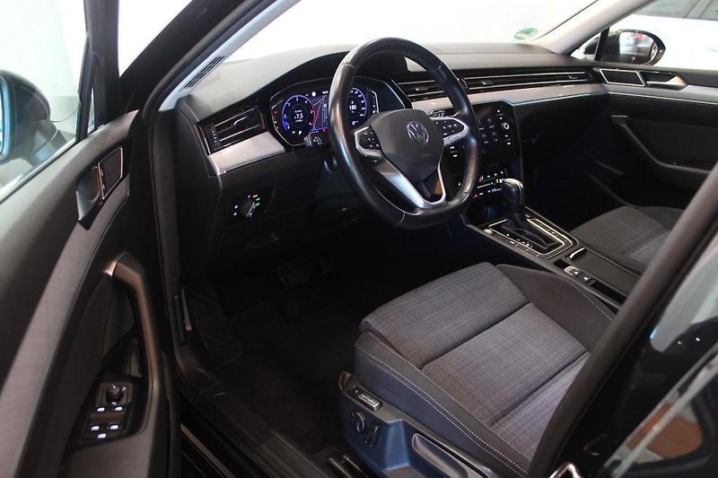 Volkswagen Passat (2021) 2.0TDI DSG Display LED - fotka 14 z 36