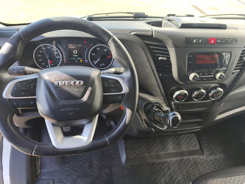 Iveco Daily Valník s plachtou - fotka 6 z 7