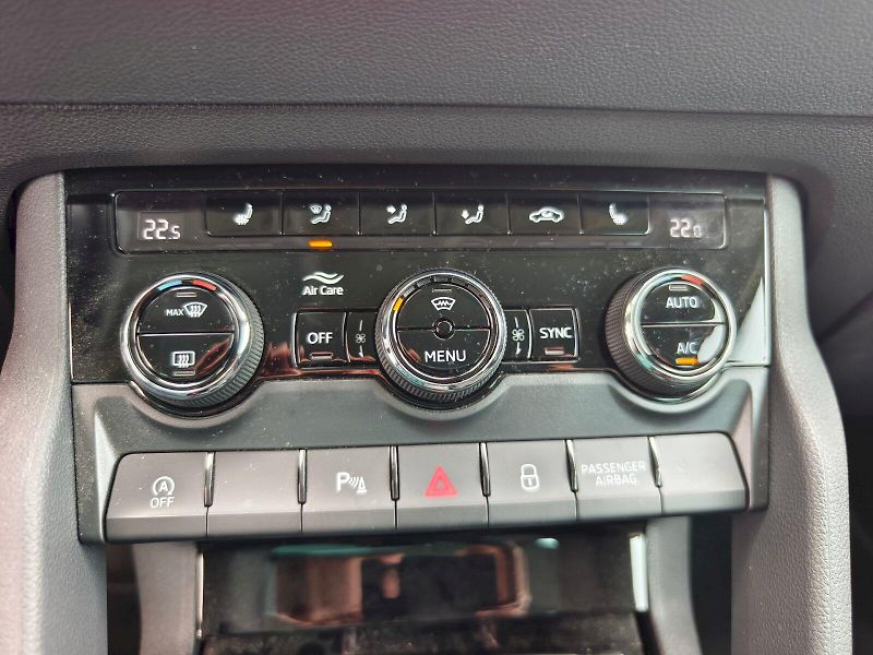 Škoda Karoq (2025) TOP SELECT TD 110/2.0 A7A 4x4 - fotka 12 z 35