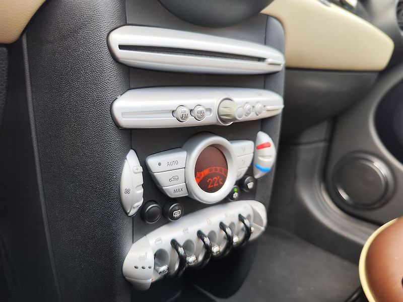 Mini Cooper S 1.6 Turbo/128kW - fotka 23 z 32