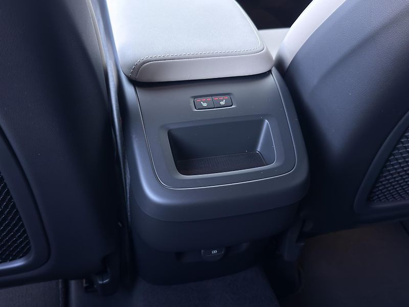 Volvo XC60 B5 AWD PLUS DARK // REZERVACE  - fotka 15 z 47
