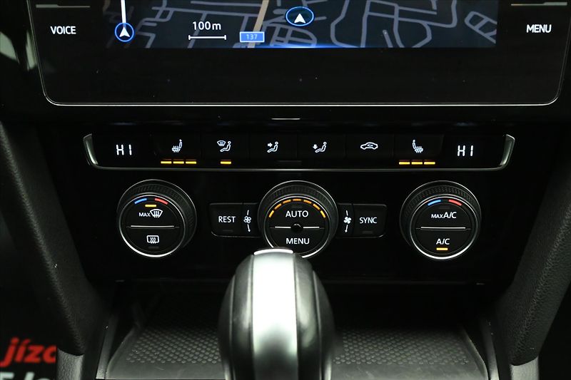 Volkswagen Passat 2,0 TDI 140 kW DSG ELEGANCE Zá - fotka 22 z 32