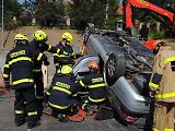 Hasiči se v rámci cvičení Rescue meeting zdokonalovali ve vyprošťování osob z auta, ale také jak uhasit elektromobil - především baterii.