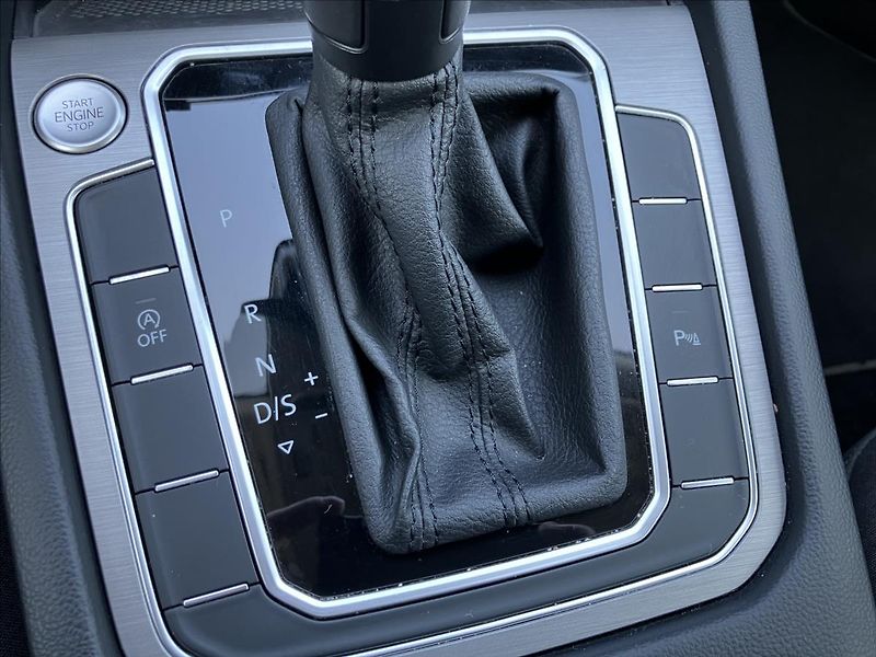 Volkswagen Passat 2,0 TAŽNÉ, KEYLESS, EL.KUFR - fotka 28 z 30