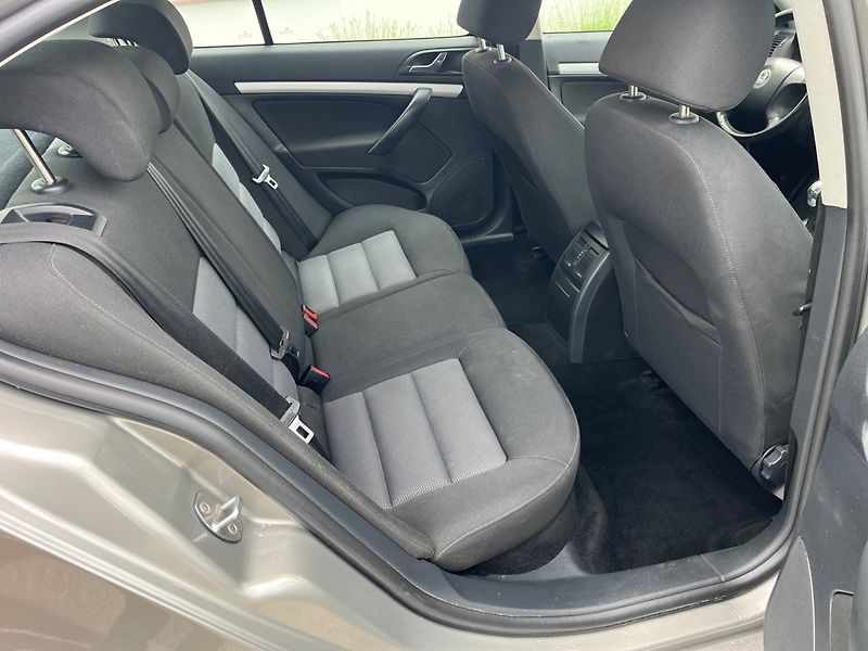 Škoda Octavia (2007) 1.9 TDI Bez DPF - fotka 13 z 21