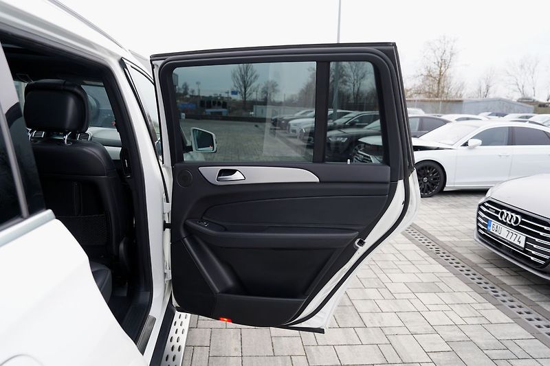 Mercedes-Benz GLS 350d 4Matic AMG/ČR - fotka 24 z 49