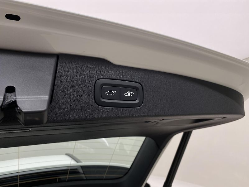 Volvo V60 (2026) B4 AUT CORE - fotka 21 z 56