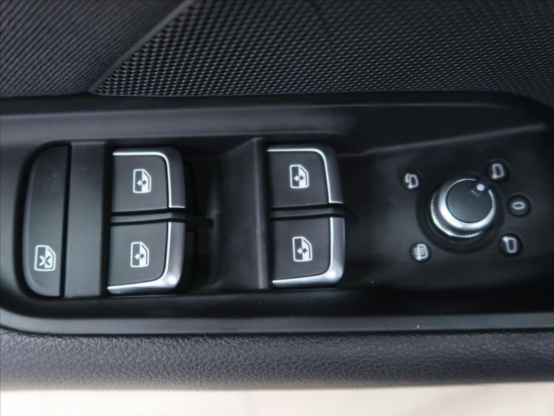 Audi A3 2,0 TDI S-line 1.majitel - fotka 16 z 38