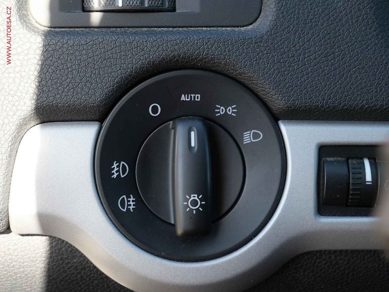 Škoda Octavia (2011) 1.4 TSi, Family, DSG, xenon - fotka 12 z 18