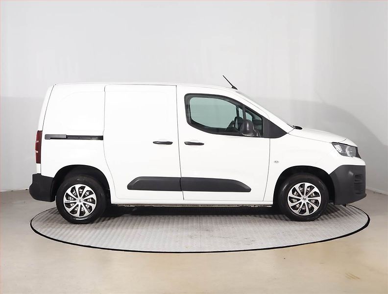 Peugeot Partner (2021) 1.5 BlueHDi, SR - fotka 6 z 11