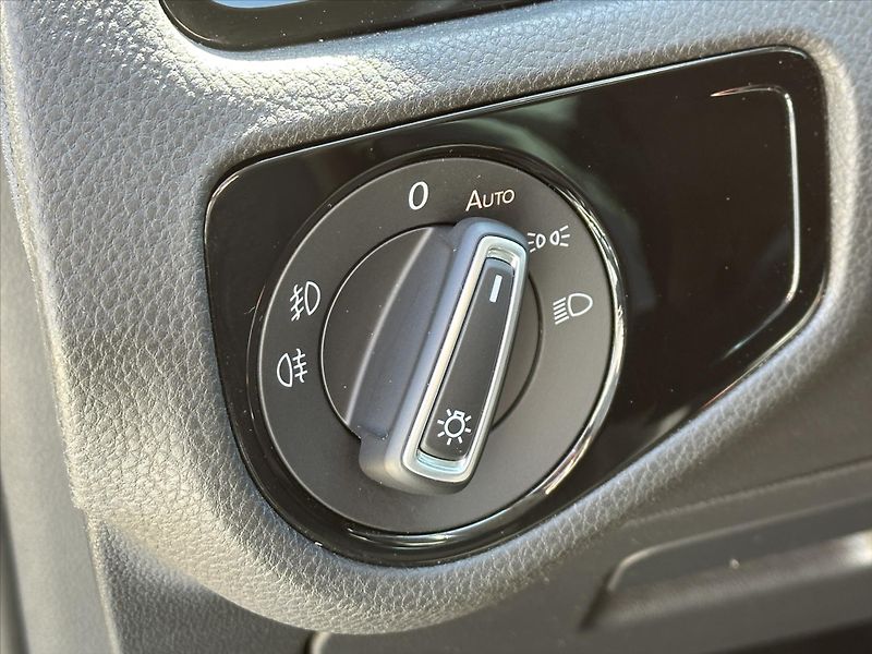 Volkswagen Golf 1,4 TSI 90kW DSG Highline Xeno - fotka 17 z 35
