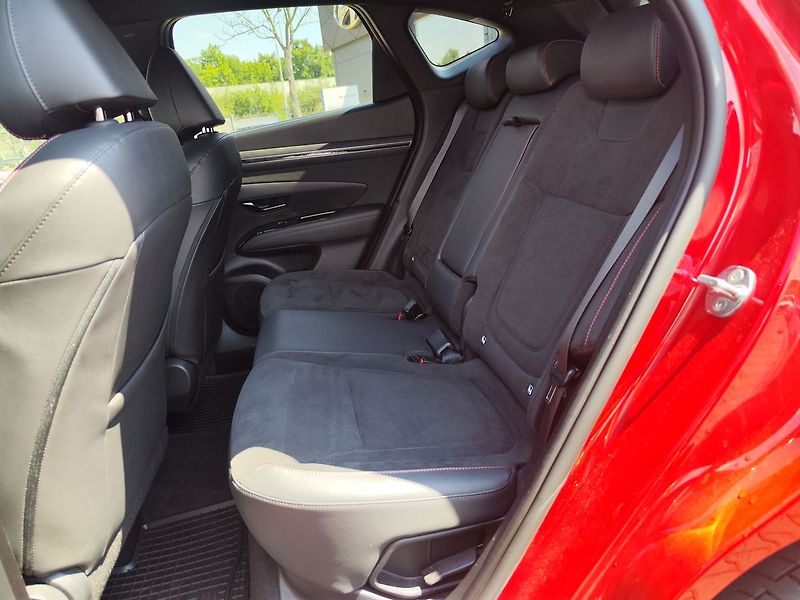 Hyundai Tucson 1.6 T-GDi/110kW N-Line - fotka 13 z 37