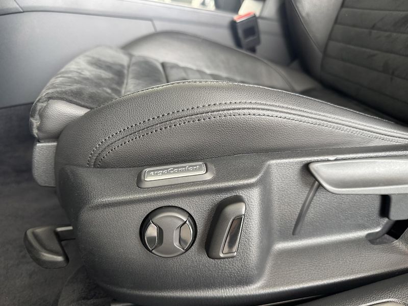 Volkswagen Passat 2,0TDI DSG*Highline*REZERVACE! - fotka 27 z 32