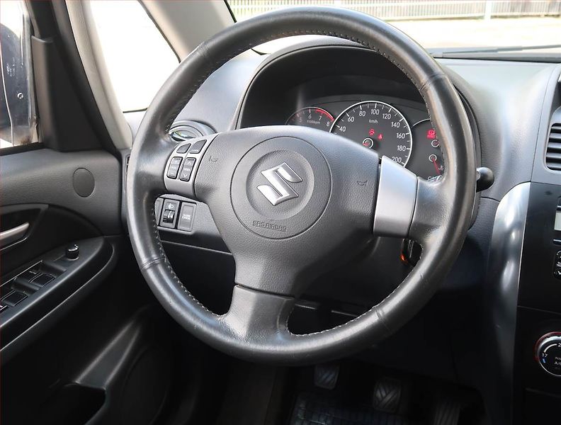 Suzuki SX4 (2007) 1.6 VVT, po STK, Tažné - fotka 16 z 17