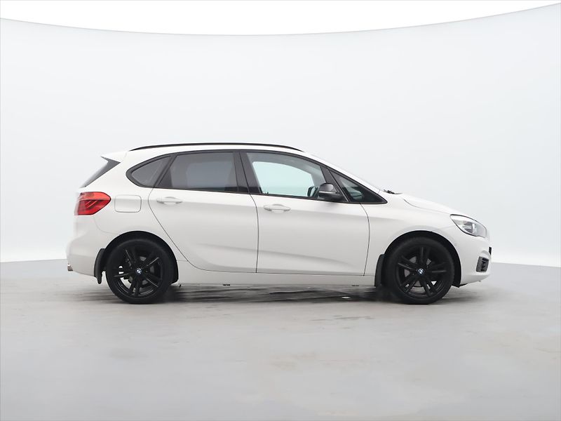 BMW Řada 2 1,5 218d 85kW Sport line Aut. - fotka 8 z 27