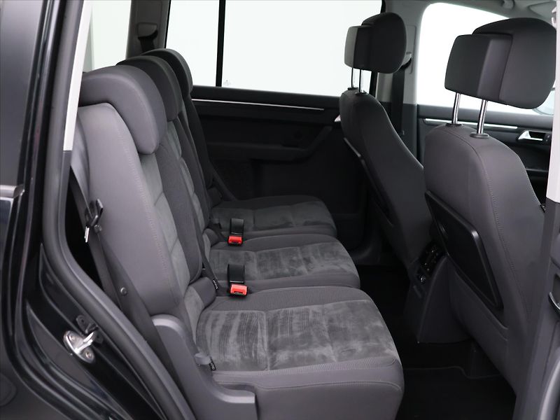 Volkswagen Touran 2,0 TDI 103kW Highline Tažné - fotka 13 z 27