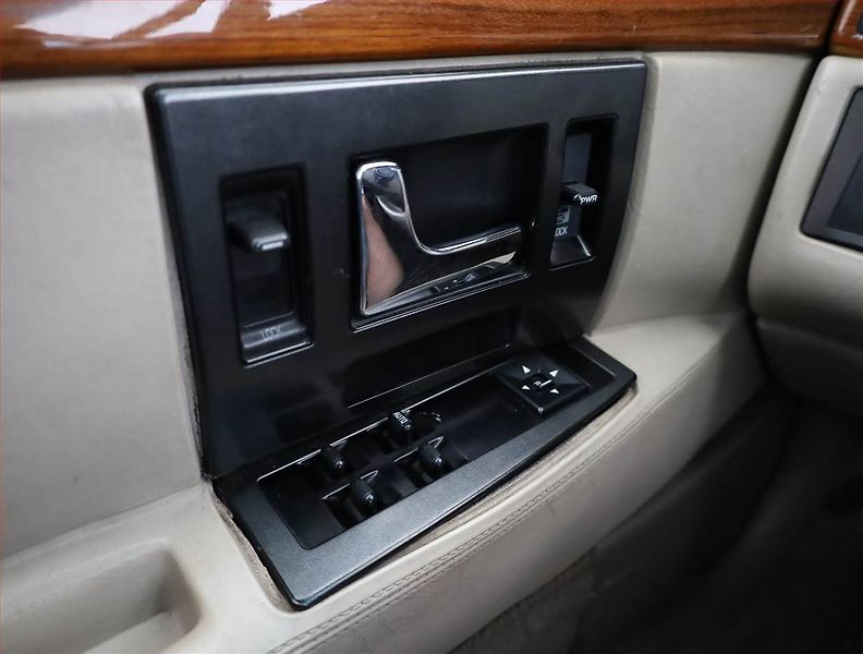 Cadillac Seville (1993) 4.9 V8, Automat, Eko.zaplacen - fotka 12 z 19