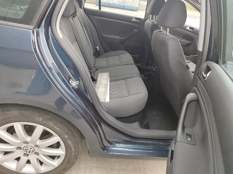 Volkswagen Golf (2010) V,1.6i,volat-608 081 843 - fotka 12 z 14