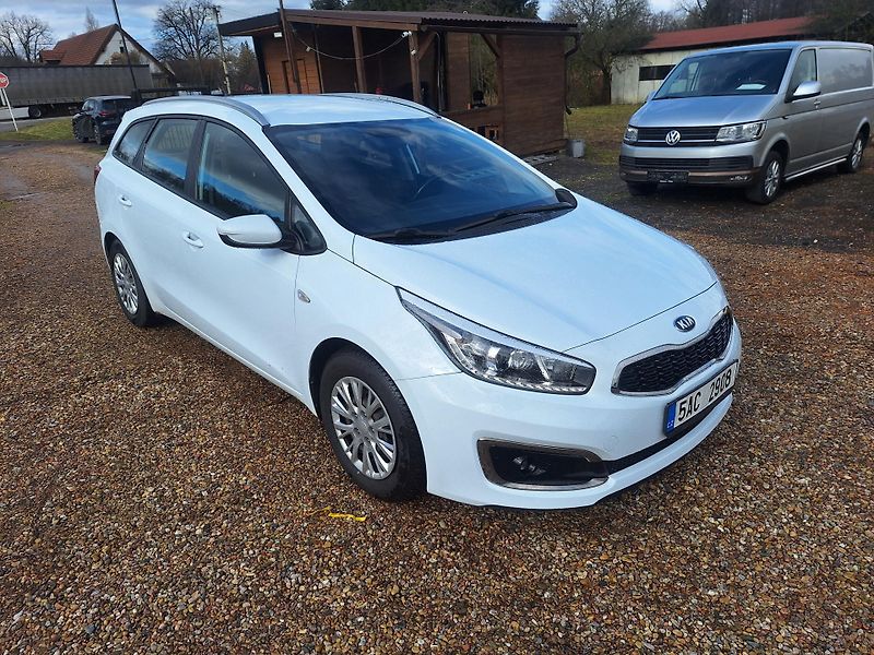 Kia Ceed (2015) 1.4 Crdi  - fotka 11 z 21