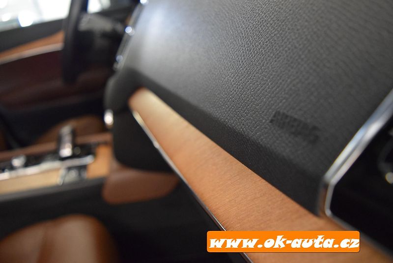 Volvo XC90 2.0 B5 AWD 7 MÍST KAMERA 360°  - fotka 40 z 71
