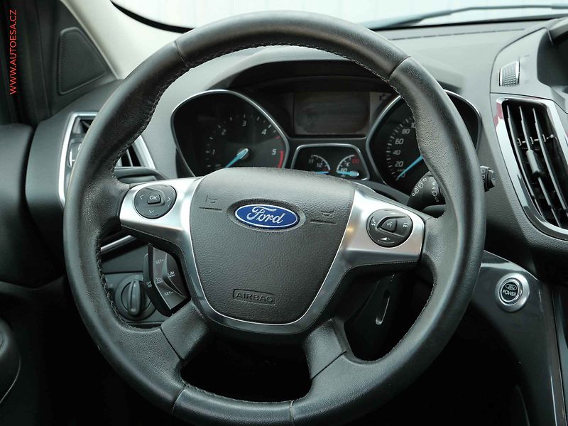 Ford Kuga (2013) 2.0 TDCi 4x4, AT, navi, kůže - fotka 11 z 20
